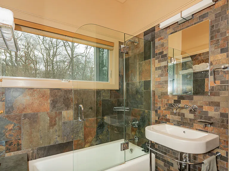 18 Spring Pond Ln — Photo 25