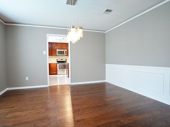 3rd image of 1003 Woodbank Dr