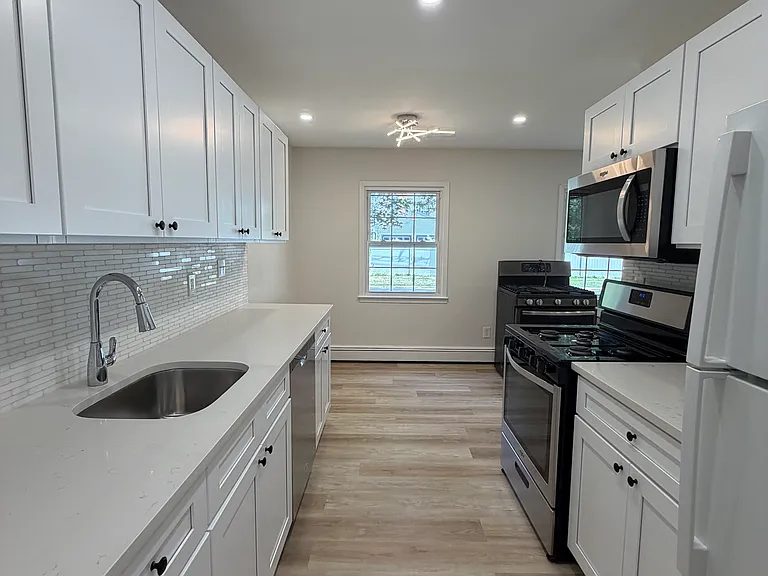 48 Stonehurst Blvd #C — Photo 23