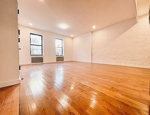 4th image of 283 Kingsland Ave
