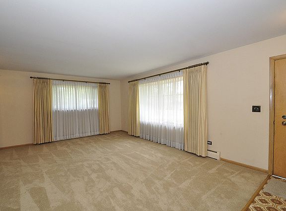 3rd image of 2618 Varonen Ave