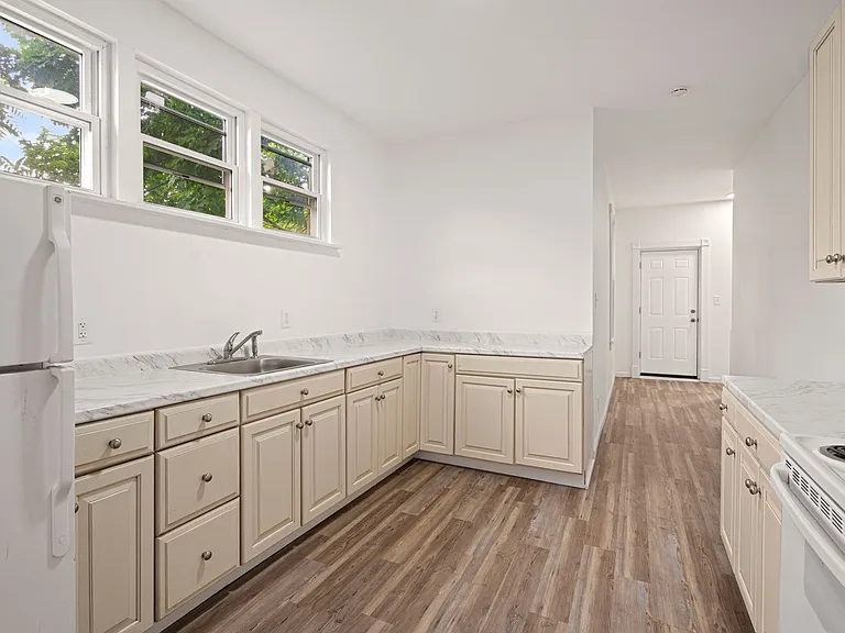 321 Kennedy Ave — Photo 19