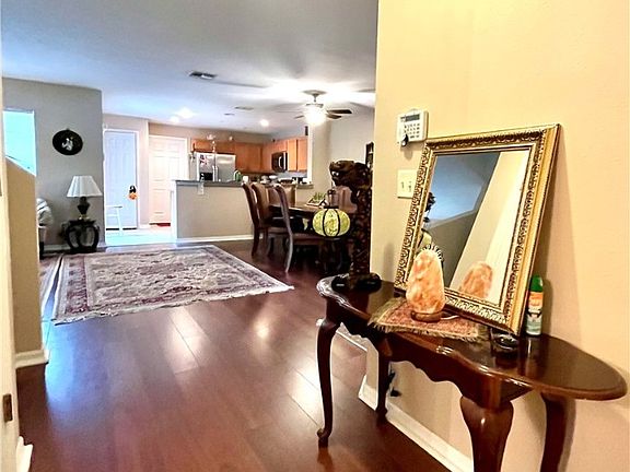 4th image of 1612 Pointe West Way