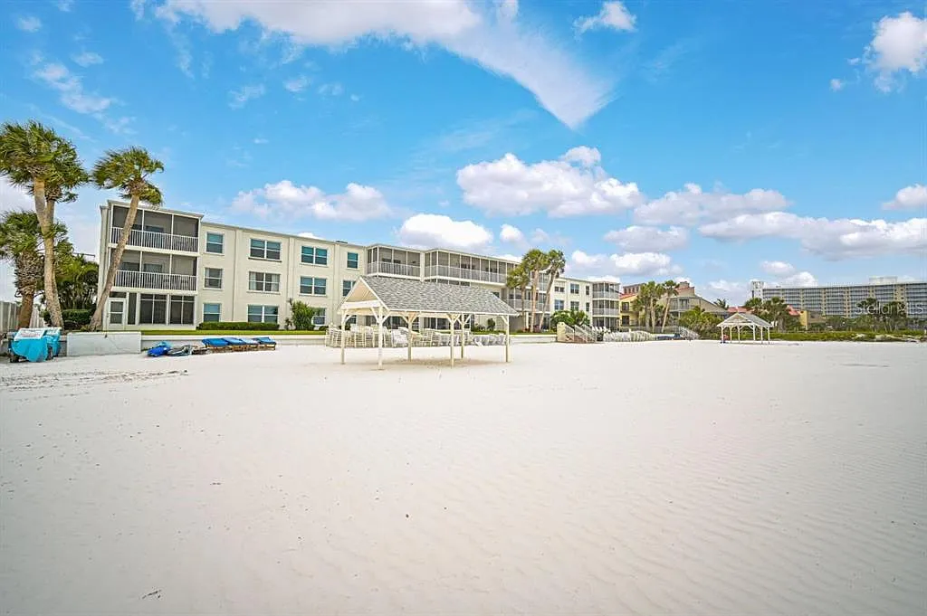 2 bed, 2.0 bath, 1064 sqft, $8,970 — Photo 2