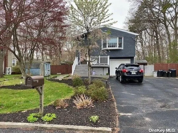 147 Oak Avenue, Shirley, NY 11967