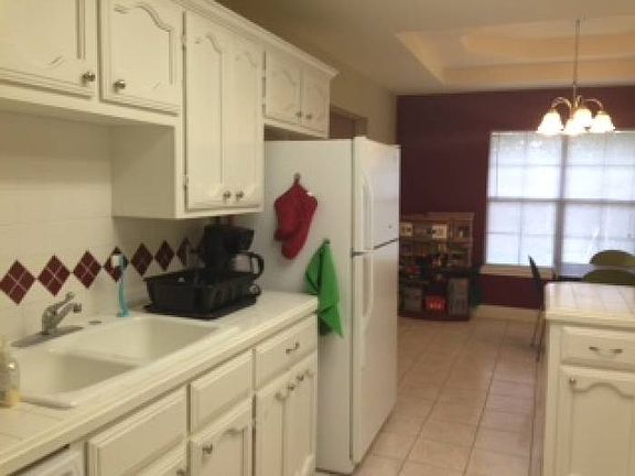 5th image of 109 Parkview Cir