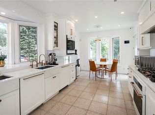 1A Floyd Pl, Great Neck, NY 11024