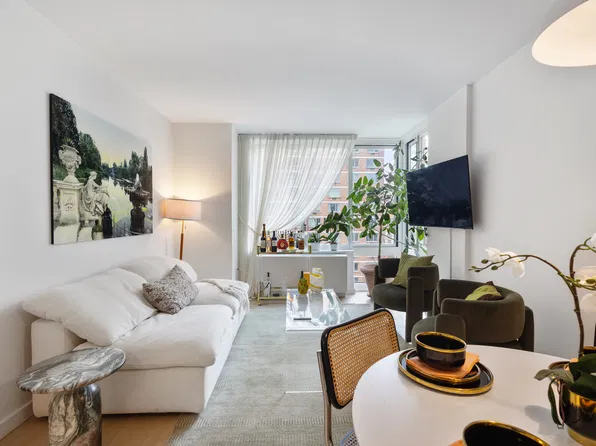 260 W 54th St #10C, New York, NY 10019