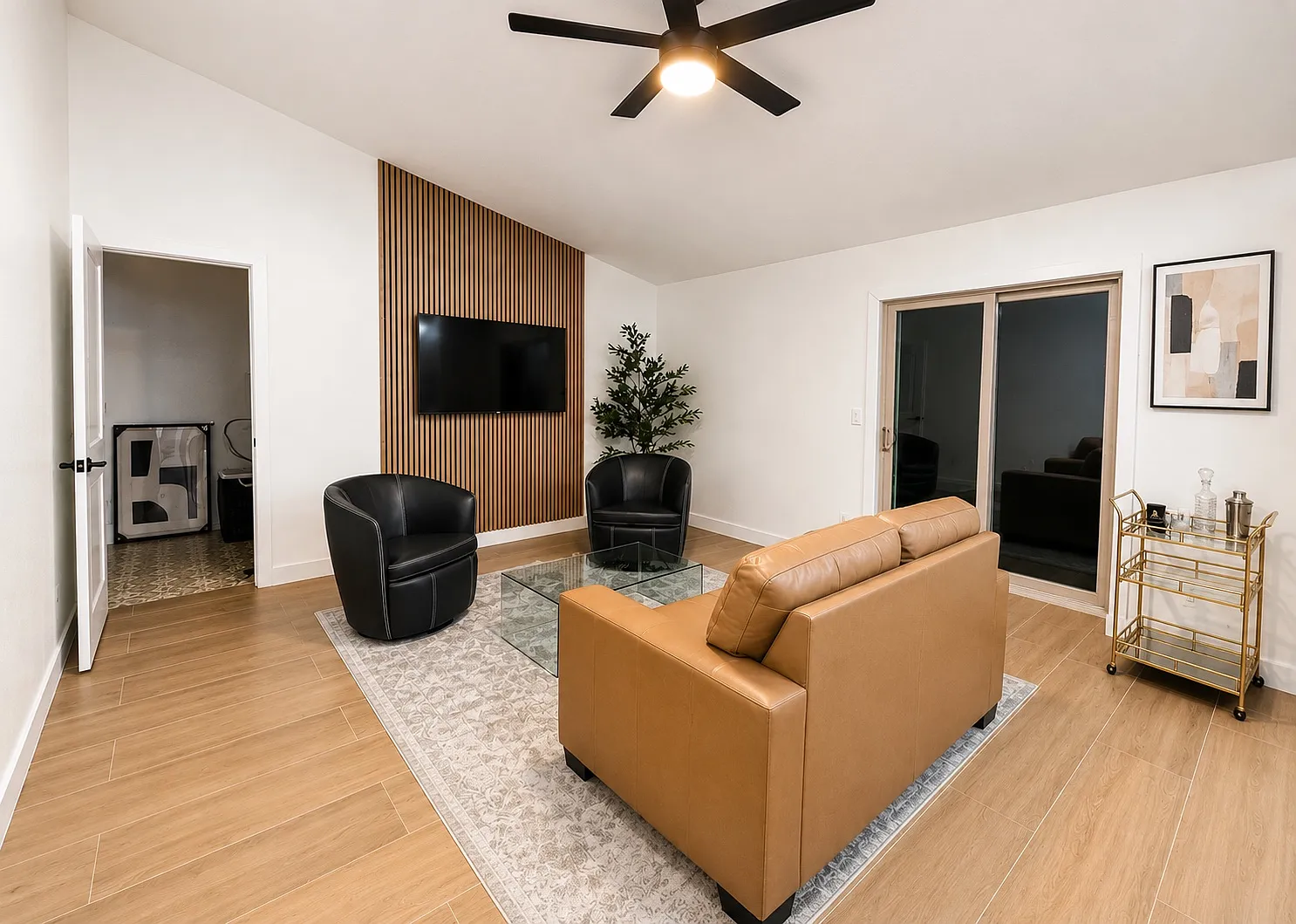 3 bed, 1255 sqft, $3,800 — Photo 2