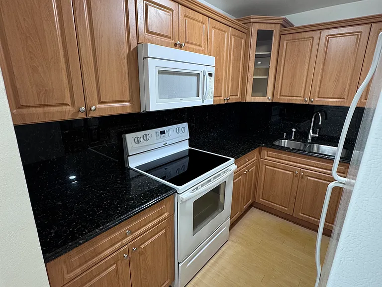 9301 SW 92nd Ave #B317 — Photo 6