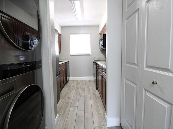 4th image of 4878 Tangerine Ave #1