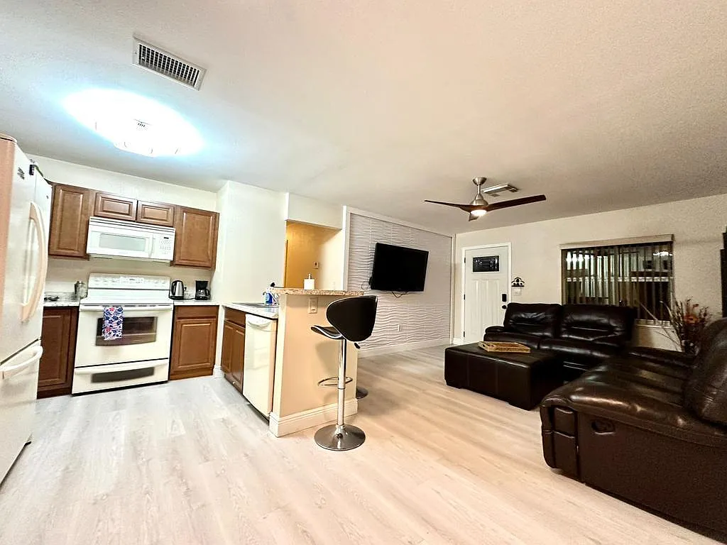 231 Lark Ave — Photo 4