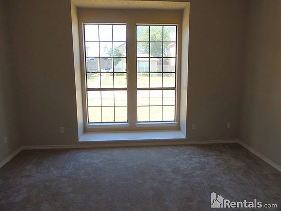 5th image of 3118 Sara Dr