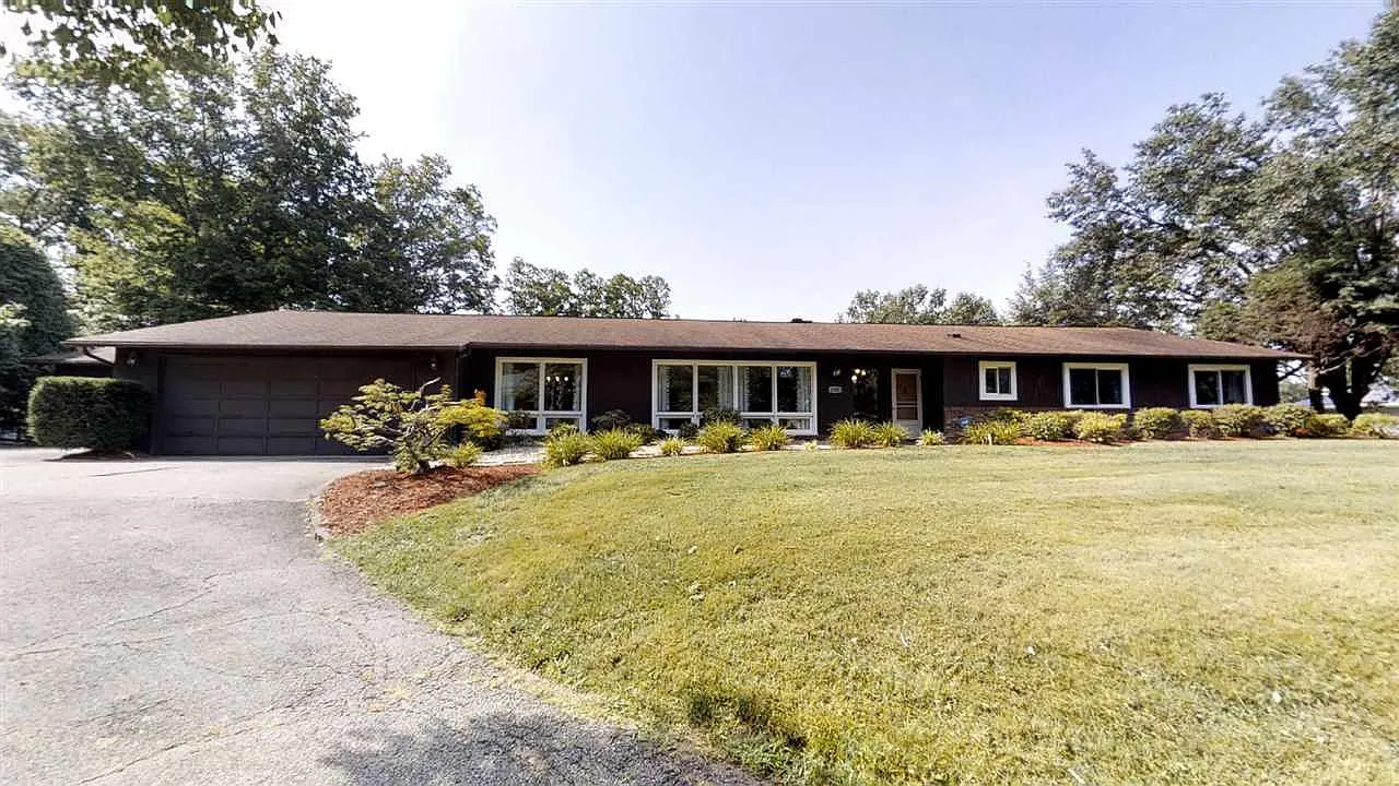 192 Wilson Dr photo 1