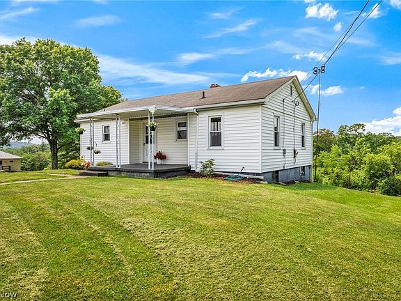 2nd image of 2557 Fernwood Rd