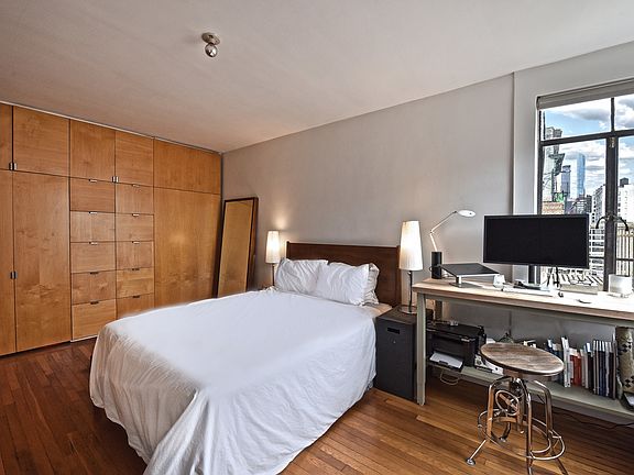 5th image of 255 W 23rd St APT 6GW