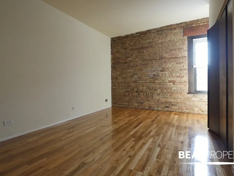 556 W Wellington Ave #3F — Photo 7