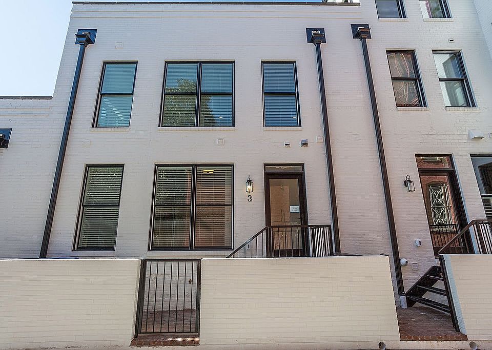 2nd image of 629 E Capitol St NE