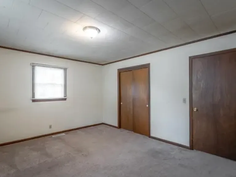 305 Hall St — Photo 24
