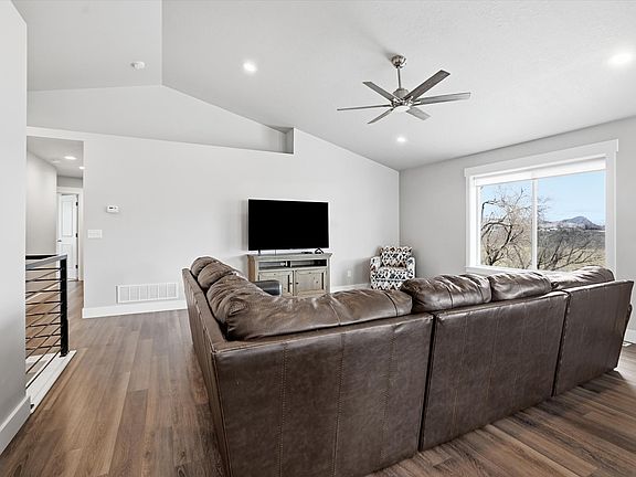 5th image of 15290 N 4950 W