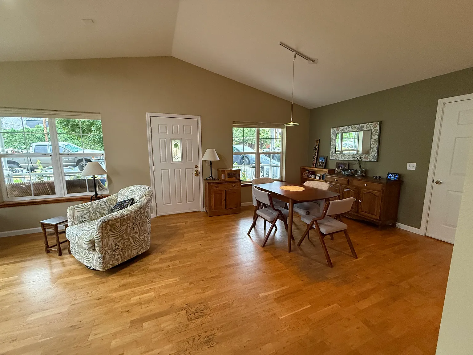 3 bed, 1144 sqft, $2,850 — Photo 4