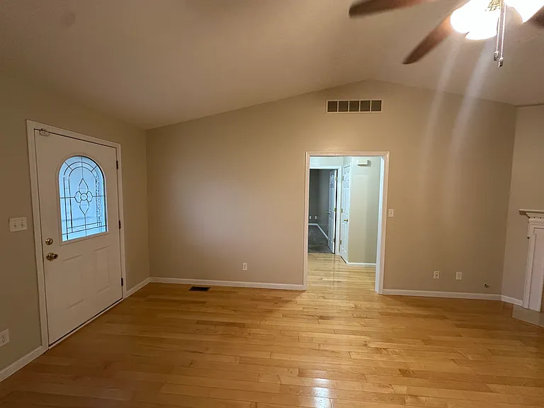 3328 Red Bud Ln — Photo 4