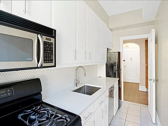 4th image of 7 Park Ave APT 20A
