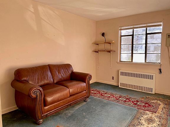4th image of 1552 E 58th St