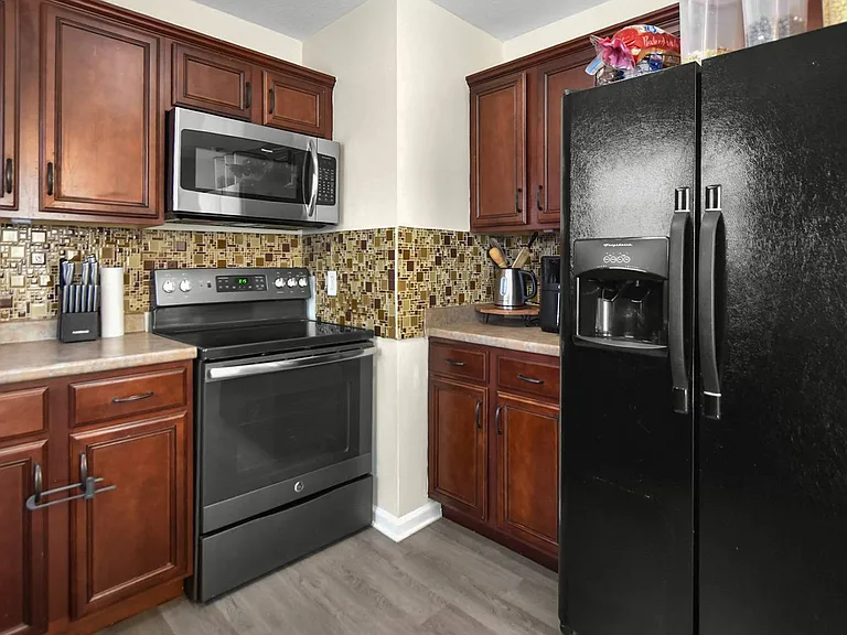 529 Oakmont Dr — Photo 8
