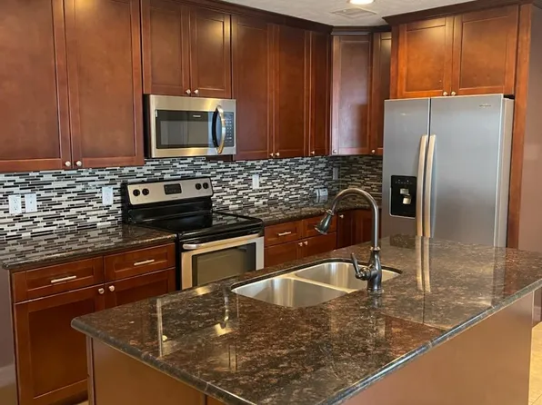 218 Hill Terrace Dr #B, Nederland, TX 77627
