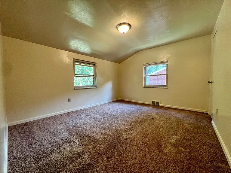 918 Sleepy Hollow Rd — Photo 6