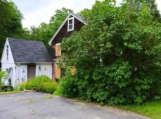 8 Clinton Rd, Sterling, MA 01564