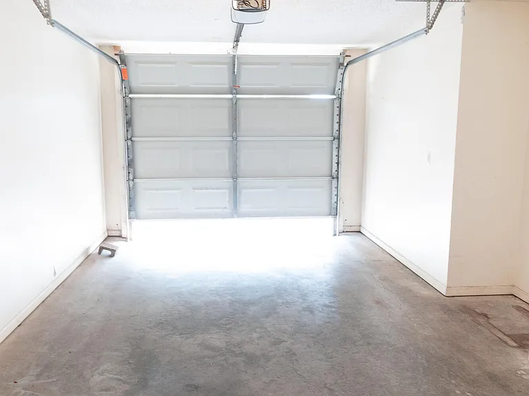 3405 E 9th St — Photo 13