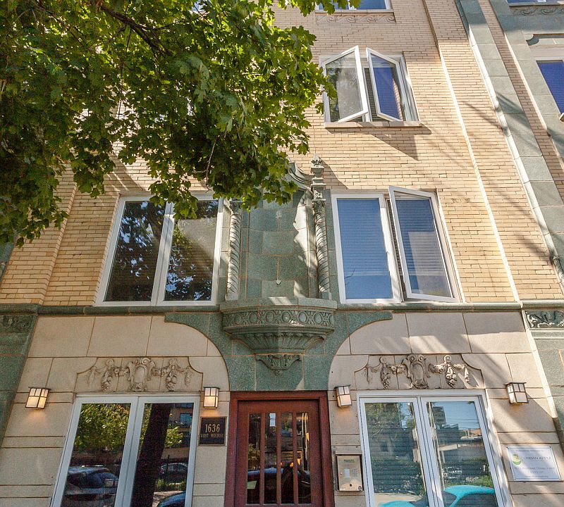 1st image of 1636 W Melrose St APT 305