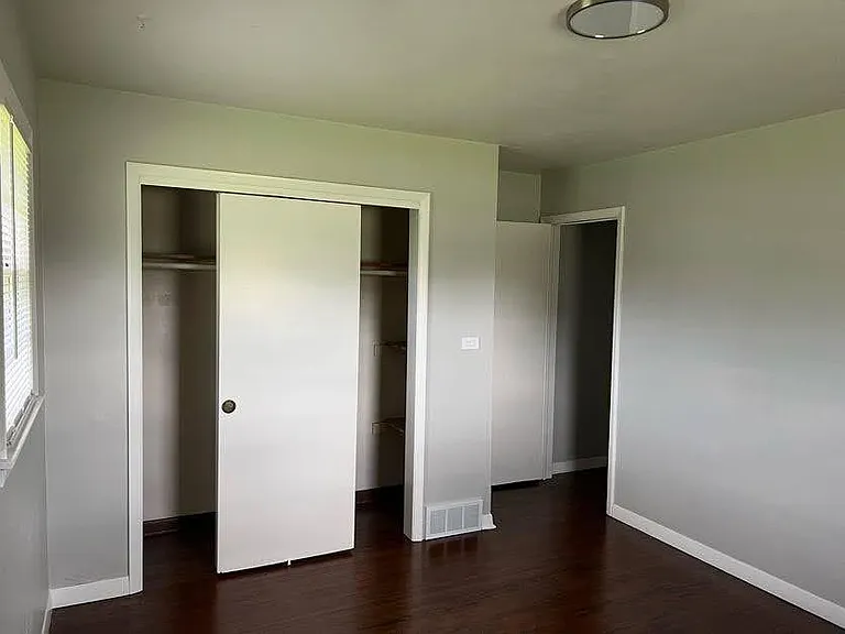 2429 Jonathan Ave — Photo 9