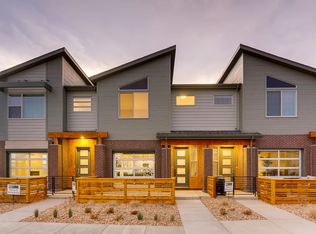 19492 E Sunset Cir, Centennial, CO 80015