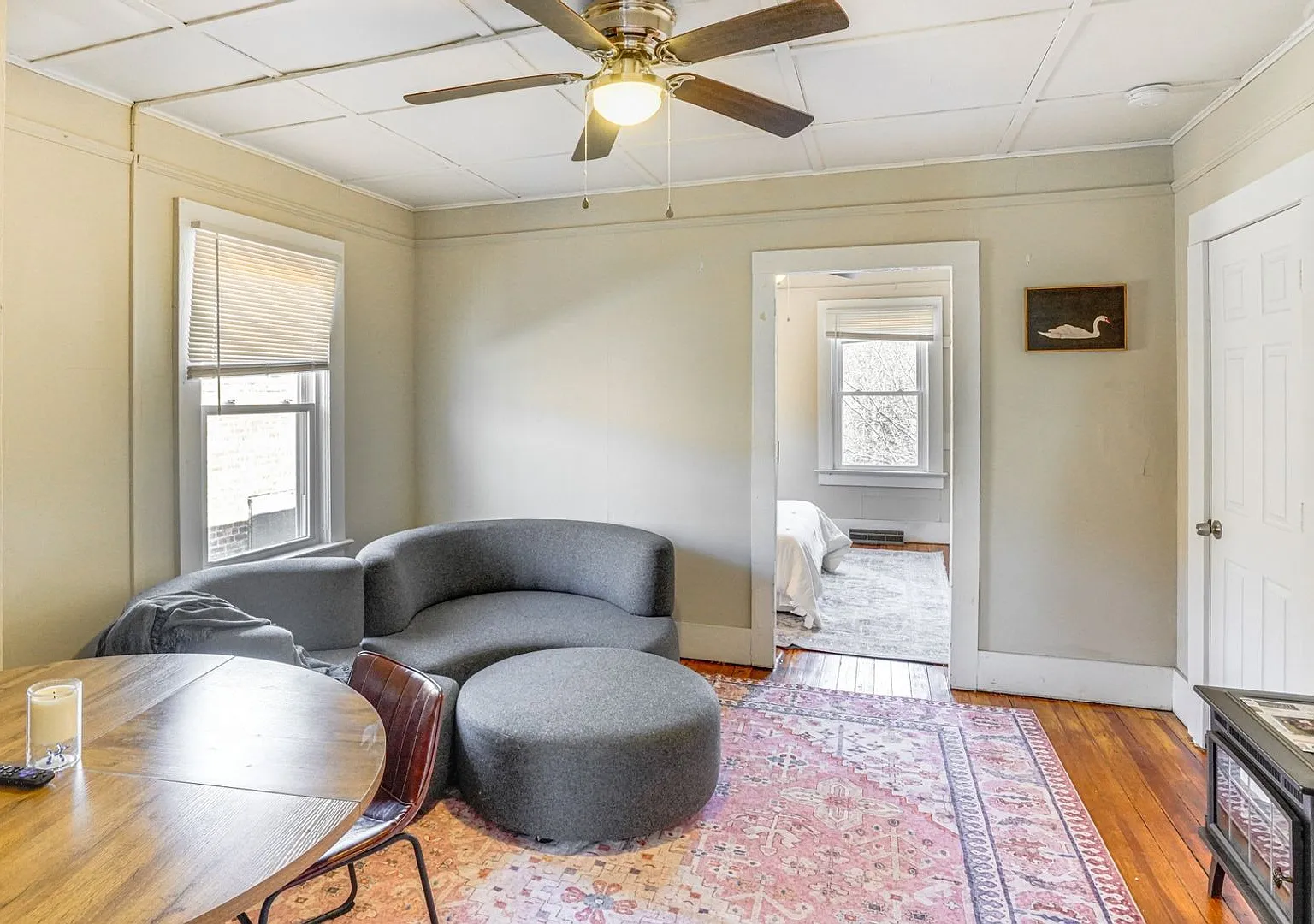Renovated 2 Bedroom + Den w/ Private Garden Access — Photo 3