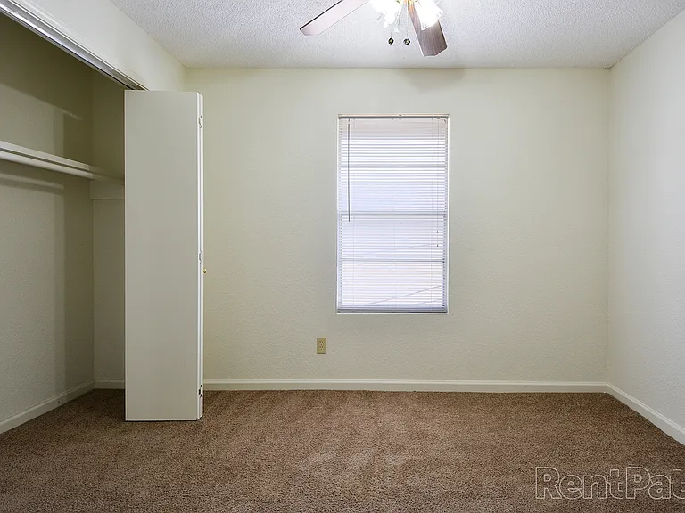 Jefferson Square Apartments — Photo 13