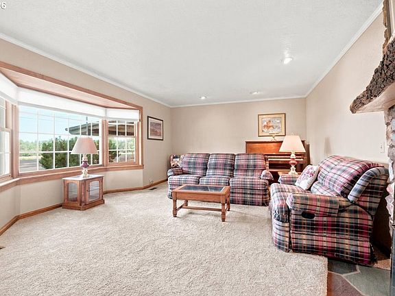 3rd image of 34361 Riverside Dr SW