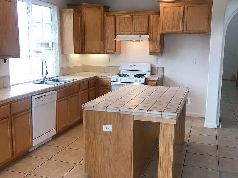 1952 Lonnie Beck Way — Photo 13