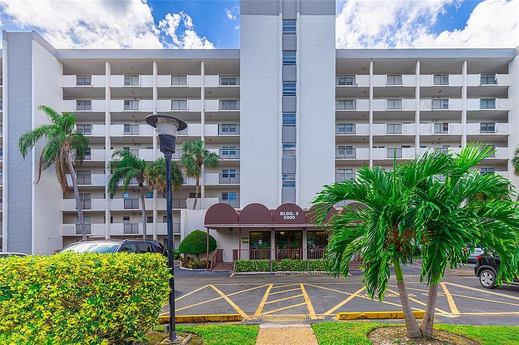 5900 NW 44th St #115