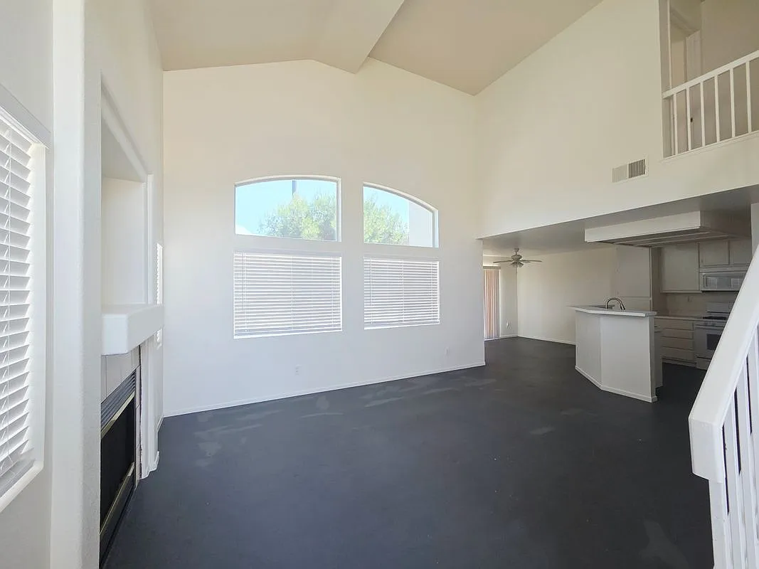 3 bed, 3.0 bath, 1442 sqft, $2,600 — Photo 2