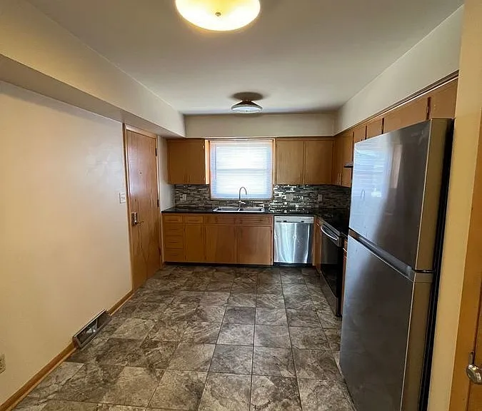 207 W 3rd St S #2 — Photo 4