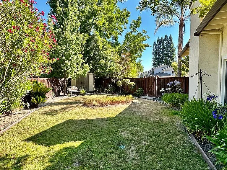 825 Feather River St — Photo 44