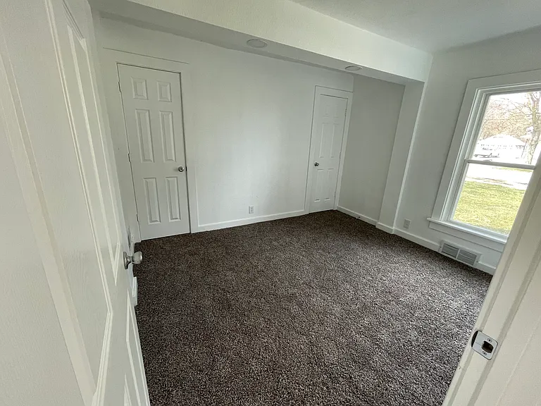 1041 W Temperance Rd — Photo 6