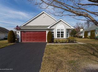 81 Skyline Dr, Lakewood, NJ 08701