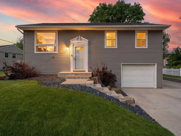 2203 Fernhill Dr, Valparaiso, IN 46385