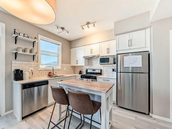 110 S Redstone Walk NE #202, Calgary, AB T3N 1M6
