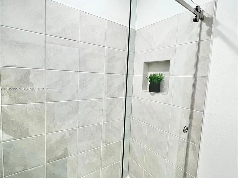 429 NE 12th St #0 — Photo 18