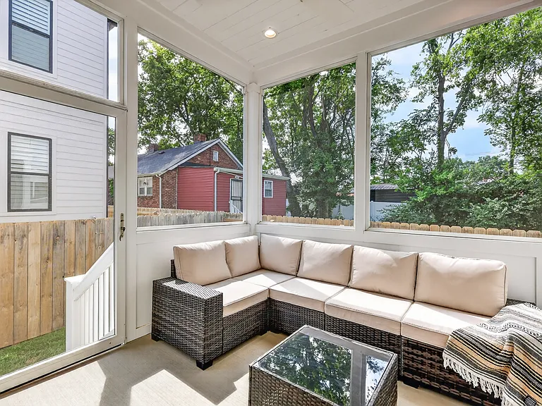 1810 Owen St — Photo 23